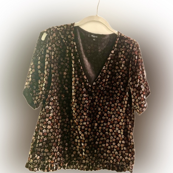 Madewell Velvet Tulip-Sleeve Ruffle Top Dark Floral, Size L, short split sleeve - Picture 2 of 6